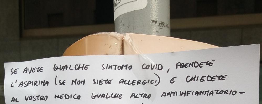 Suggerimenti anti Covid alla fermata bus