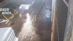 L’auto in contromano in via Volturno