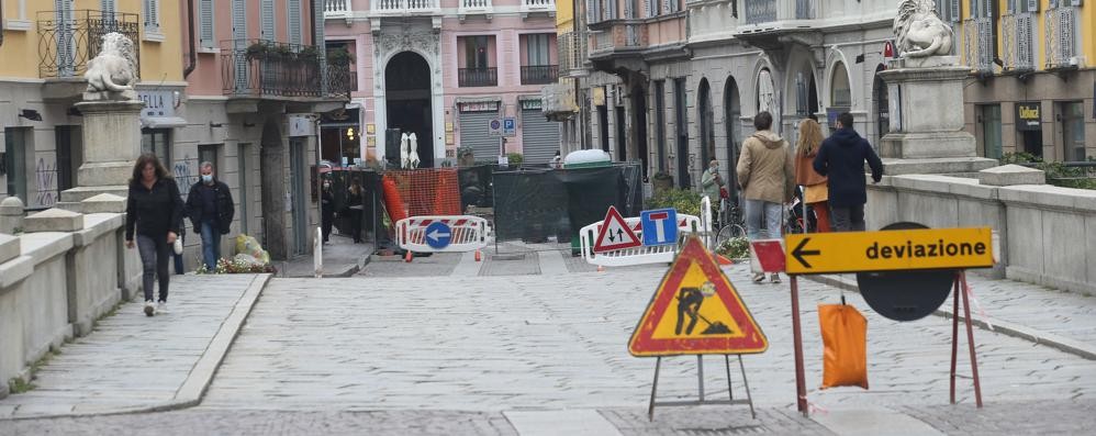 Monza, cantiere via Vittorio Emanuele - Ponte dei Leoni