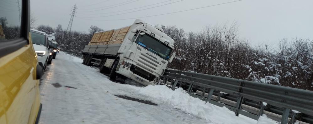 Brianza neve 28 dicembre 2020: nel primo pomeriggio ancora disagi tra Capriano e Giussano