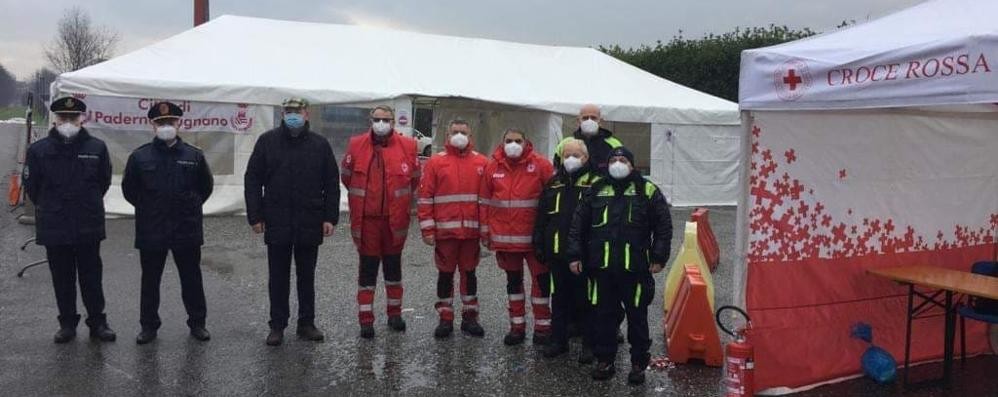 PADERNO - HUB TAMPONI ore 8 IL SINDACO CASATI con Cri con Polizia locale al momento dell'inaugurazione