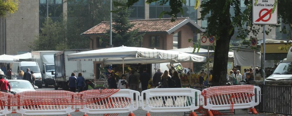 Monza Mercato piazza Cambiaghi - ponte via Colombo