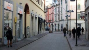 Seregno: le vie del centro storico, cuore del distretto, oggi quasi deserte e con molti negozi chiusi a causa dell'emergenza sanitaria