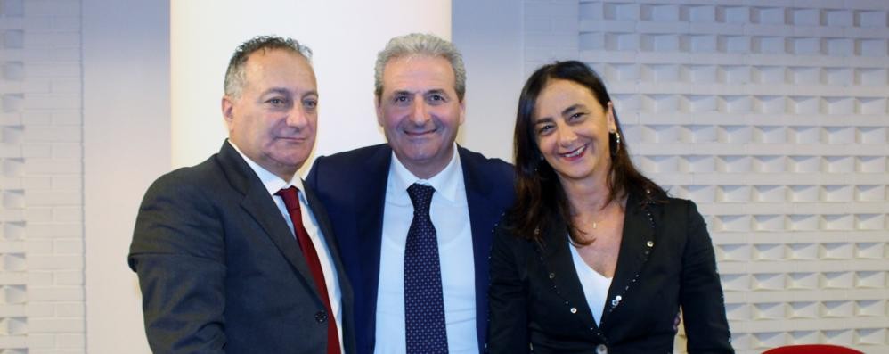 Seregno - Gianfranco Ciafrone, a sinistra, con gli avvocati Michele Sarno e Roberta Minotti