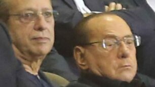 Silvio Berlusconi con il fratello Paolo nel 2019 allo stadio di Monza