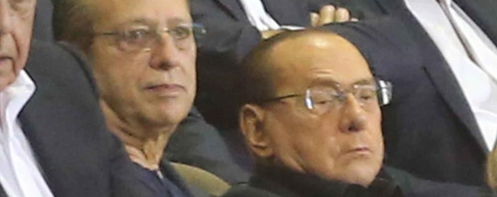 Silvio Berlusconi con il fratello Paolo nel 2019 allo stadio di Monza