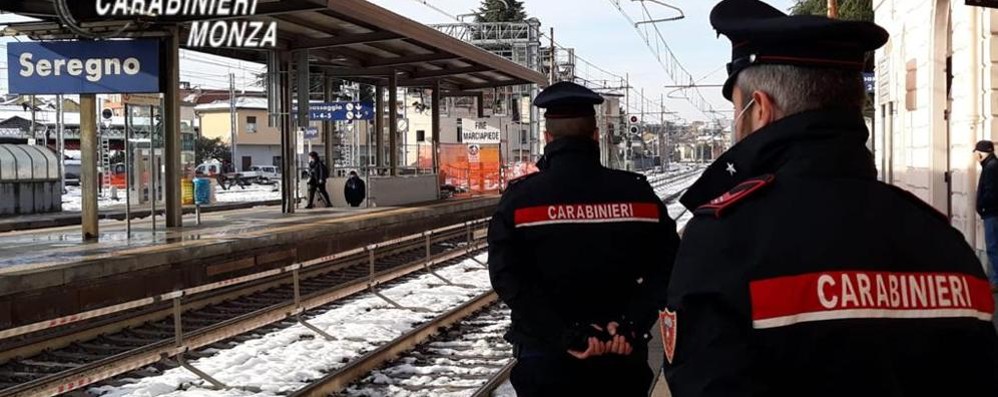 I carabinieri nella stazione di Seregno