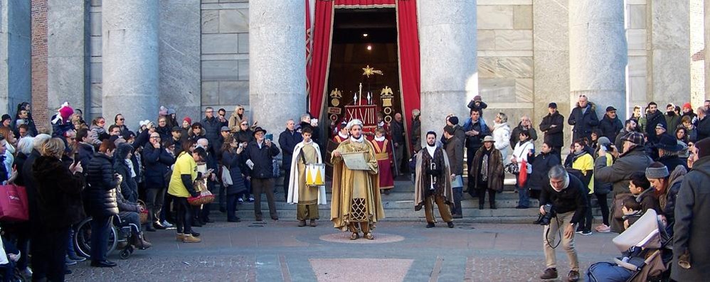 Seregno: l'uscita dalla Basilica nel 2020