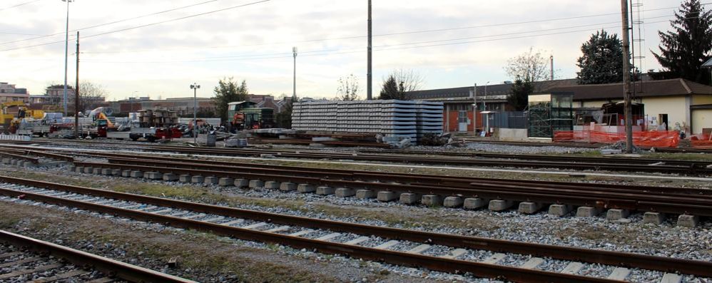 I binari della stazione di Seregno che gravitano verso la via Comina