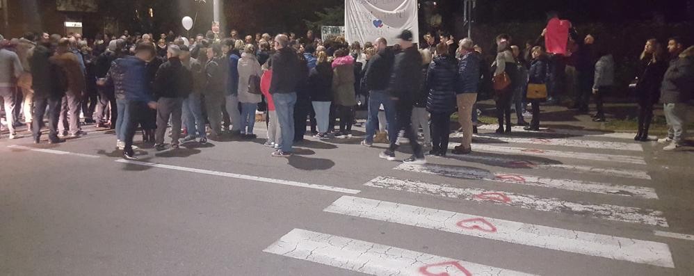 L'attraversamento pedonale di via MIlano, dove ha perso la vita il giovane Denis Roatis