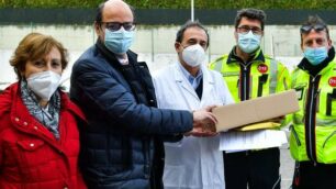 La consegna delle prime dosi di vaccino all’ospedale San Gerardo di Monza