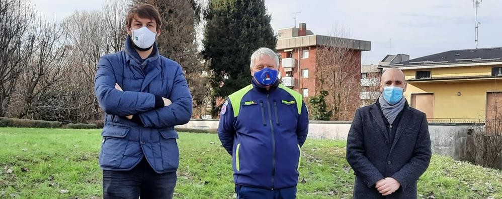 Veduggio: Contributo Regione per Protezione Civile. Con Alessandro Corbetta, Roberto Boso (coordinatore Protezione civile Veduggio - Renate) e Luigi Dittonghi