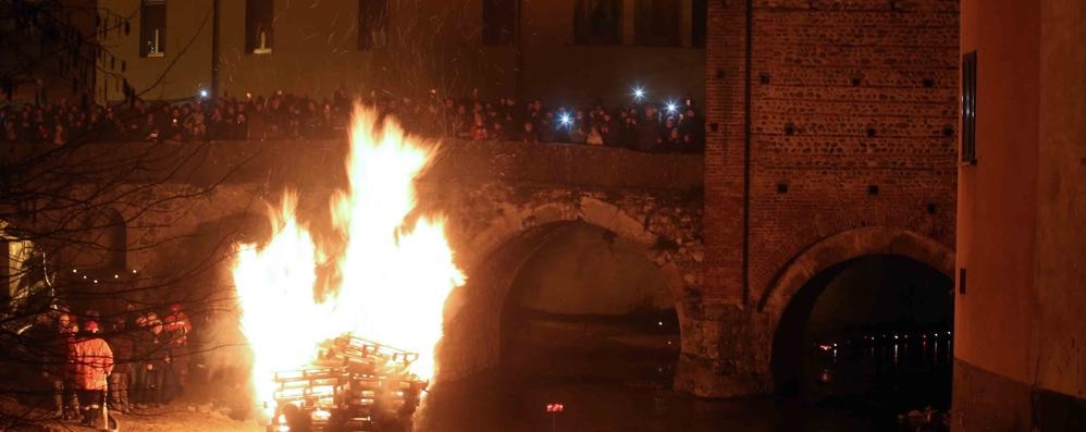 Vimercate: il falo di Sant’Antonio