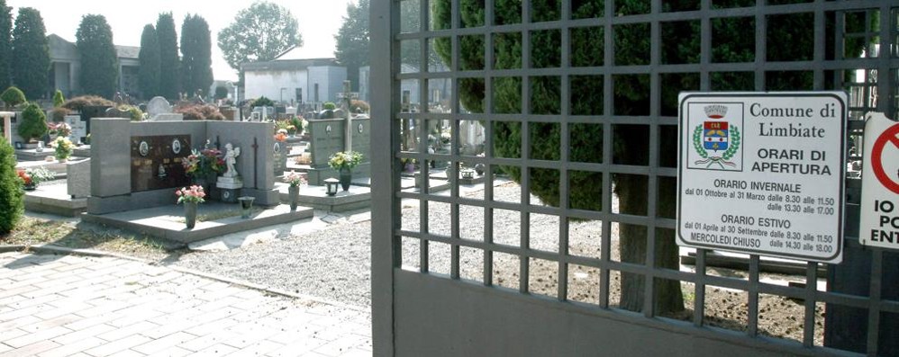 L’ingresso del cimitero di Limbiate
