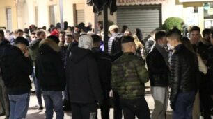 Gli assembramenti in piazza Vittorio Veneto a Seregno