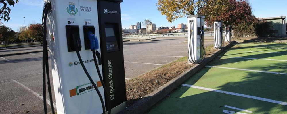 Colonnine ricarica elettrica a Monza