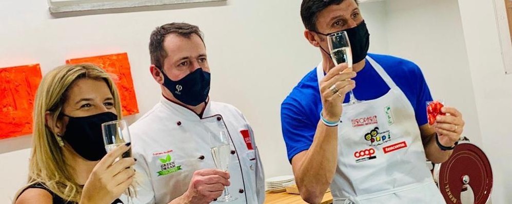 Cesano Maderno Javier Zanetti insegna a cucinare il risotto giallo milanese con PUPI ed Europarty
