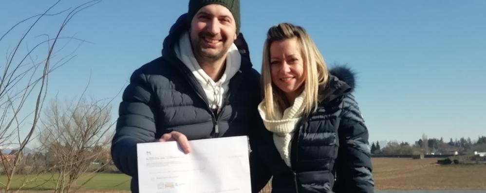 Roberto Greco e la moglie vincitore del concorso fedeltà Gelsia