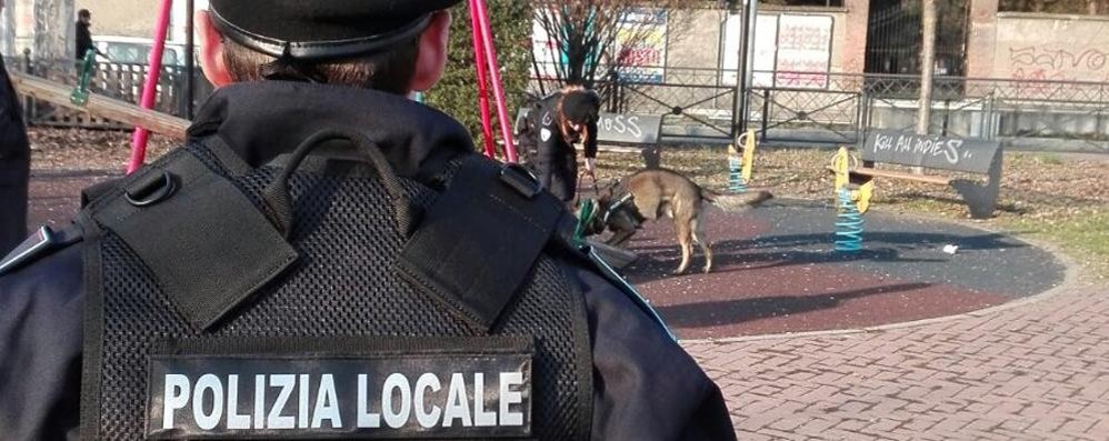 Un agente del Nost della polizia locale di Monza