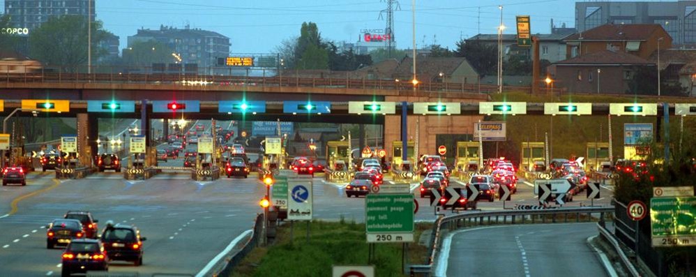 MONZA CRONACA AUTOSTRADA A4 BARRIERA MILANO EST