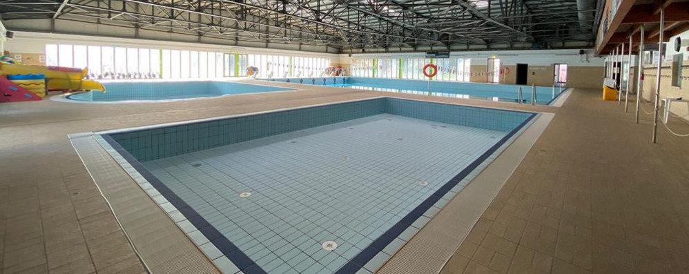 Giussano piscina vuota al centro sportivo