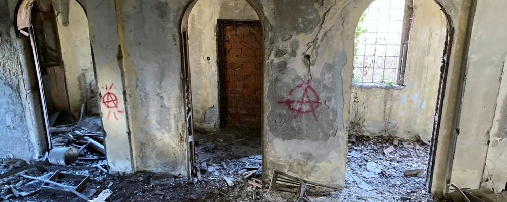 L'interno della cappella dell'ex clinica Santa Maria