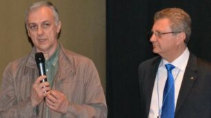 Giussano, il dottor Giuseppe Limonta (a sinistra) con il presidente Avis provinciale Molinari (a destra)