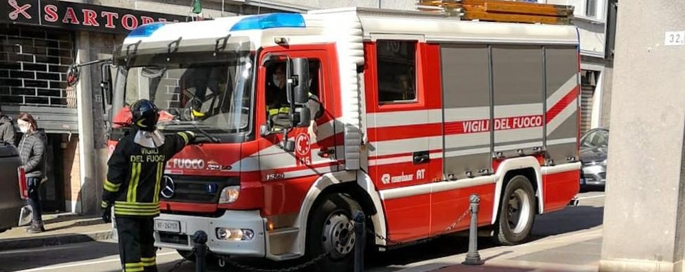 L’intervento dei vigili del fuoco a Giussano