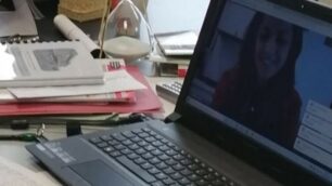 Un collegamento per una lezione digitale. I sindacati chiedono più sicurezza a scuola per garantire lezioni  in presenza