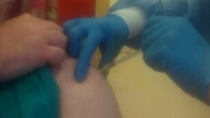 Una vaccinazione anti Covid: Pd polemico contro la Regione