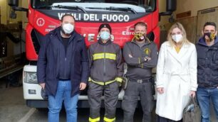 Giuseppe Azzarello di Forza Italia e Samantha Baldo di Fratelli d'Italia in visita al distaccamento dei Vigili del fuoco