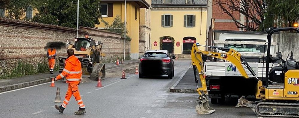 La scena delò’incidente evitato immortalata dal consigliere Edoardo Trezzi