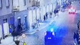 La scema dell’inseguimento nelle vie del centro di Saronno