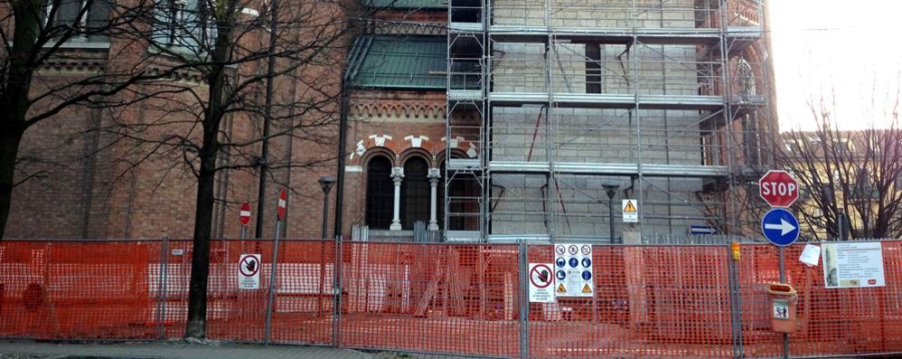 Il cantiere per i lavori al campanile: inizieranno in settimana