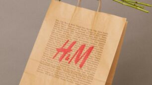 Sacchetto di carta H&M: costa 10 centesimi che saranno devoluti al WWF