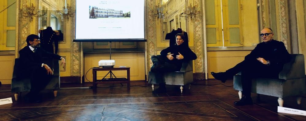 Attilio Navarra con Nicola Porro e Denis Curti, esperto di fotografia, curatore e componente del comitato scientifico voluto da Navarra