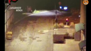 Monza: il video dell’arresto del rapinatore con il machete
