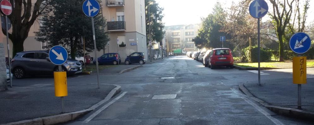 Monza strisce pedonali via Niccodemi incrocio via Praga quartiere San Giuseppe