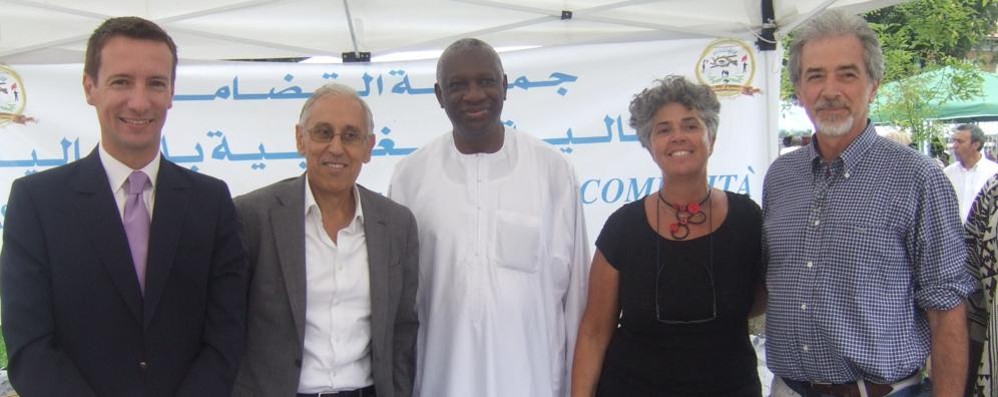 Sindaco e assessori di Limbiate con i consoli di Senegal e Marocco nel 2013: Luca Attanasio è il primo a sinistra