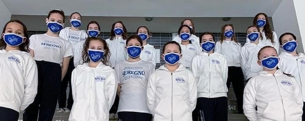 Un gruppo di atlete del Sincro Seregno impegnate a Brescia