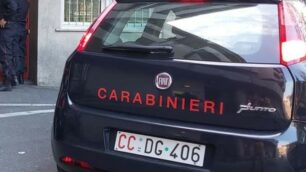 Un’auto dei carabinieri. Nei giorni scorsi hanno dato esecuzione a un decreto di chiusura di un bar