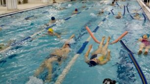 Immagine pre Covid di una piscina: il settore lancia un appello a Governo e Regione