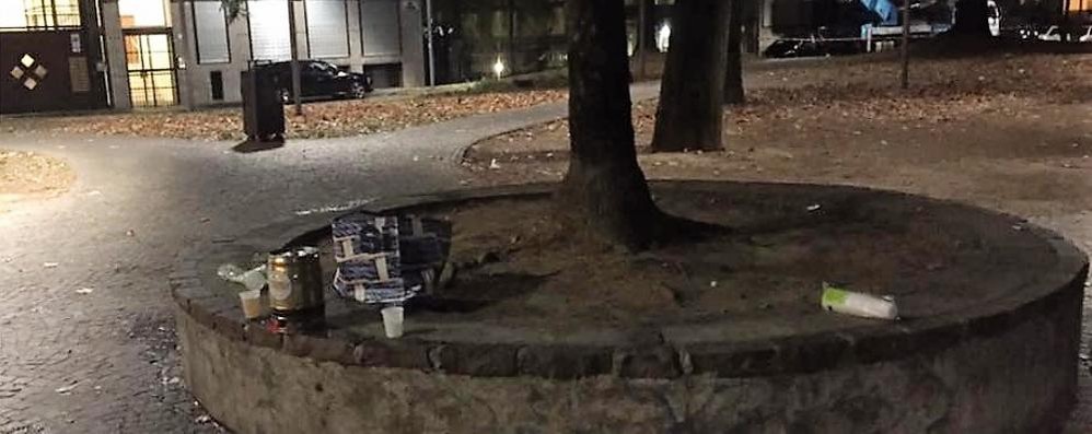 I resti di un bivacco in viale dei giardini in un'immagine di repertorio