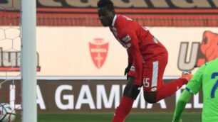 Balotelli in biancorosso al debutto