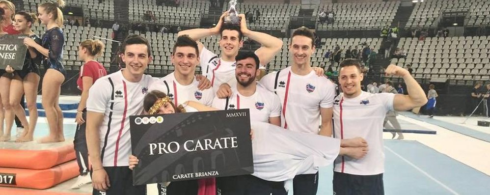 Carate - foto d’archivio di una squadra di ginnasti della Pro Carate