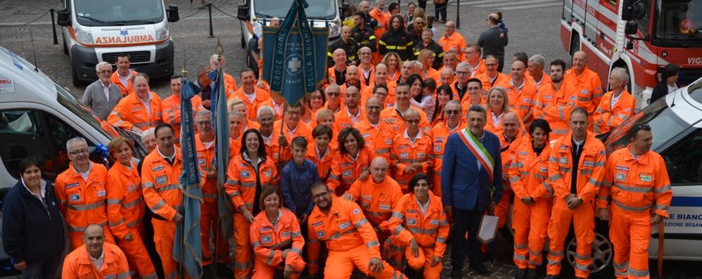 Foto di gruppo della Croce Bianca di Besana