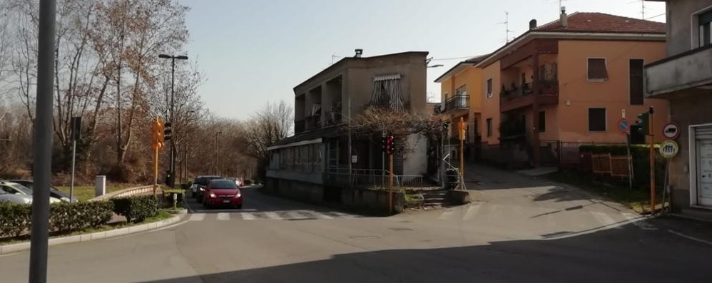 Cesano, truffa dello specchietto in via Friuli angolo via Sicilia