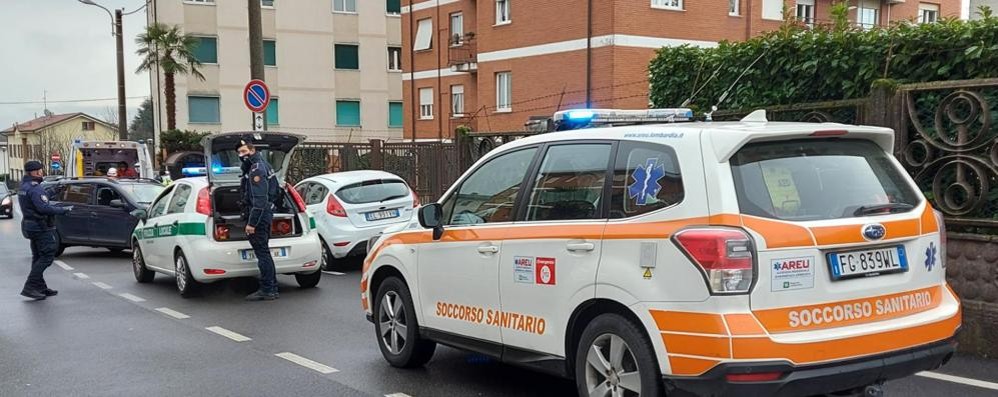 Verano Brianza incidente contro ostacolo spiegamento di mezzi e codice verde