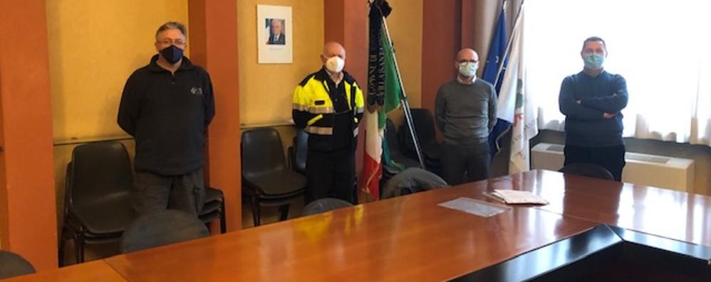 Da sinistra Luca Villa, coordinatore protezione civile, Feruccio Locati presidente della protezione civile, Luca Ornago, Maurizio Carpanelli, comandante polizia locale Villasanta