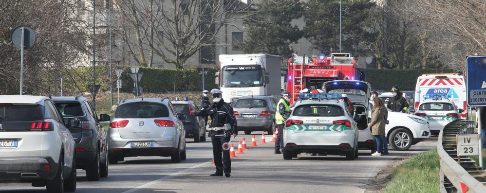 Vimercate Incidente Auto-Moto via Ravasi polizia locale vigili